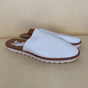 NWT Mercedes Castillo shoes